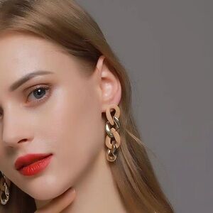 Trendy mega chain statement earrings w minimalist/MidCentury vibe